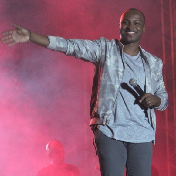 Thiaguinho fechou a noite de apresentações da segunda edição do Canta Niterói