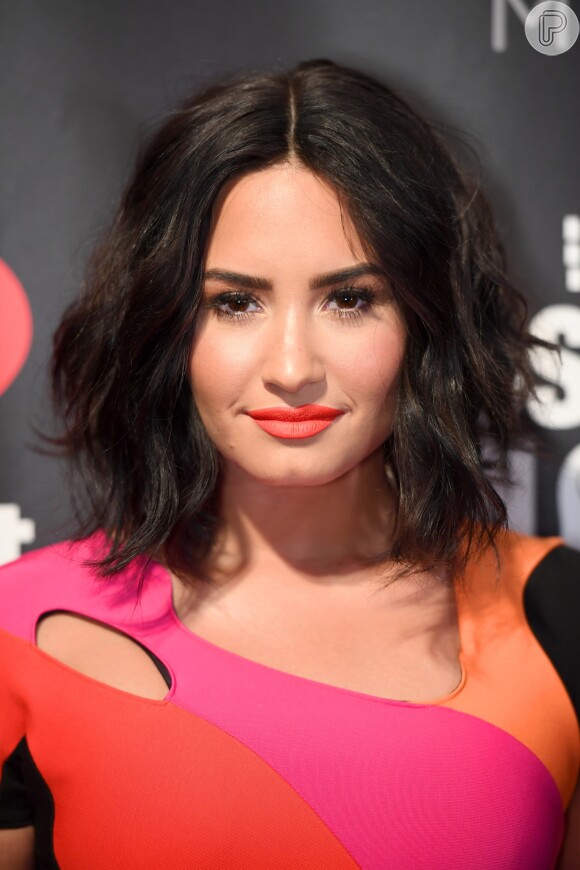 Demi Lovato está solteira desde o término do namoro com Guilherme 'Bomba' Vasconcelos