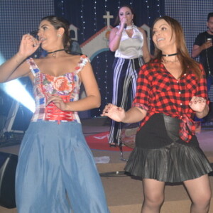 A ex-BBB Vivian revelou que é bastante amiga de Solange Almeida em seu Instagram