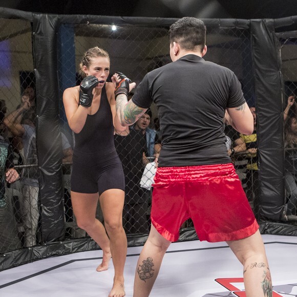 Nos EUA disputando torneio de MMA, Jeiza (Paolla Oliveira) larga a disputa ao saber da prisão de Zeca (Marco Pigossi), nos próximos capítulos da novela 'A Força do Querer'