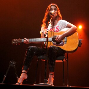 Paula Fernandes lançou 'Traidor', sua mais nova música de trabalho