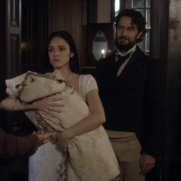 Anna (Isabelle Drummond) e Vitória são capturadas por Thomas (Gabriel Braga Nunes) no palácio e levadas para sua casa, no capítulo que vai ao ar quinta-feira, dia 3 de agosto de 2017, na novela 'Novo Mundo'