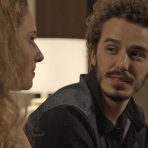 Ivana (Carol Duarte) e Claudio (Gabriel Stauffer) fizeram sexo pela primeira, na novela 'A Força do Querer', e movimentaram a web: 'Se chorei com essa cena? Chorei'