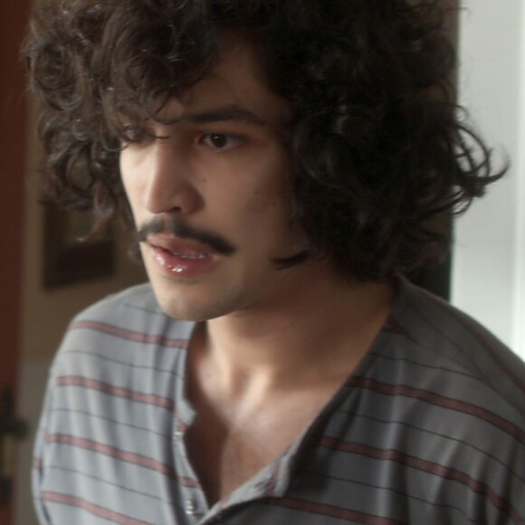 Gustavo (Gabriel Leone) acusará Rimena (Maria Casadevall) de ainda gostar de Renato (Renato Góes) na série 'Os Dias Eram Assim': 'Tem vergonha de contar para o Renato porque tem esperança de ficar com ele'