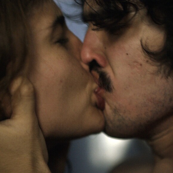 Rimena (Maria Casadevall) engravidará de Gustavo (Gabriel Leone) na série 'Os Dias Eram Assim'