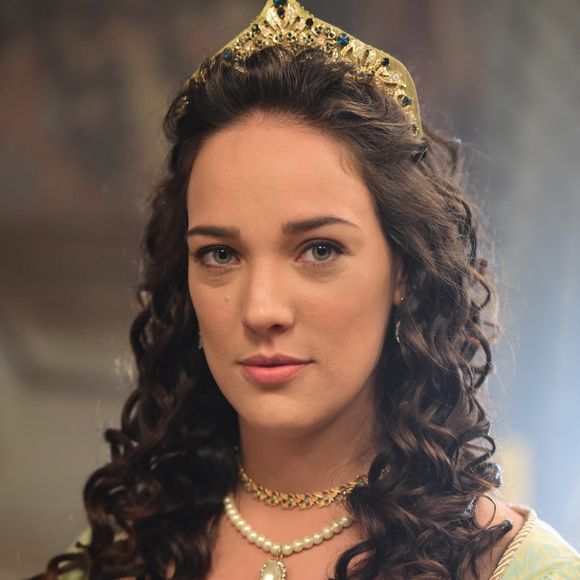 'Hoje em dia o ator tem mais liberdade para transitar de uma emissora para outra', avaliou Adriana Birolli