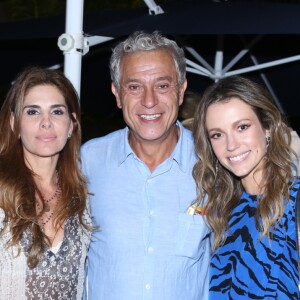Juliana Didone conferiu a estreia da novela 'Belaventura' ao lado de Helena Fernandes e Paulo Gorgulho