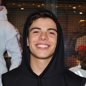 Thomaz Costa participou de uma brincadeira para o canal Christian Figueiredo no YouTube, 'Eu Fiko Loko'