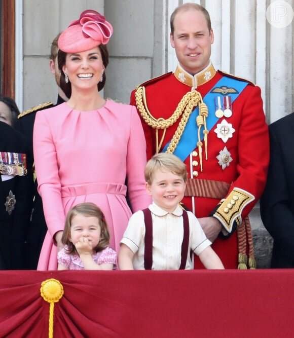 Kate Middleton e príncipe William proibiram o uso de eletrônicos pelos filhos, George e Charlotte