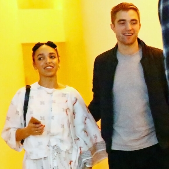 Robert Pattinson, noivo de FKA Twigs, é sempre reservado sobre sua vida pessoal
