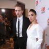 Noivo de FKA Twigs, Robert Pattinson elogiou a cantora: 'Talentosa'
