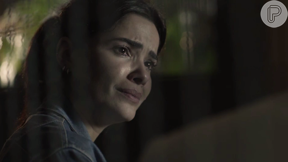 Antônia (Vanessa Giácomo) chora ao saber que Júlio (Thiago Martins) participou do roubo ao Carioca Palace, no capítulo que vai ao ar dia 11 de agosto de 2017, na novela 'Pega Pega'