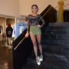 Isabella Santoni caprichou no look para conferir evento de moda em São Paulo
