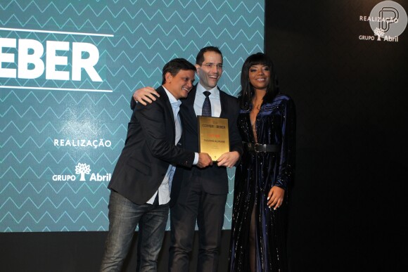 Ludmilla entregou o prêmio de Melhor Restaurante Italiano na premiação da revista 'Veja Rio'