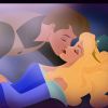 O beijo de amor verdadeiro dado pelo Príncipe Phillip em Aurora quebra a maldição e desperta a princesa de seu sono profundo em 'A Bela Adormecida' (1959), da Disney