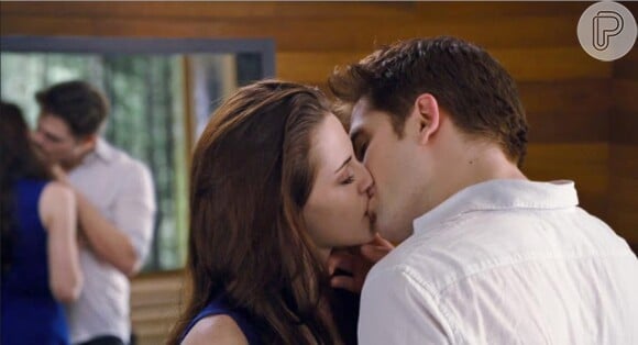 Kristen Stewart e Robert Pattinson ganharam quatro vezes o prêmio de melhor beijo no MTV Movie Awards com os beijos de Bella e Edward nos filmes que integram 'A Saga Crepúsculo' (2009 - 2012)