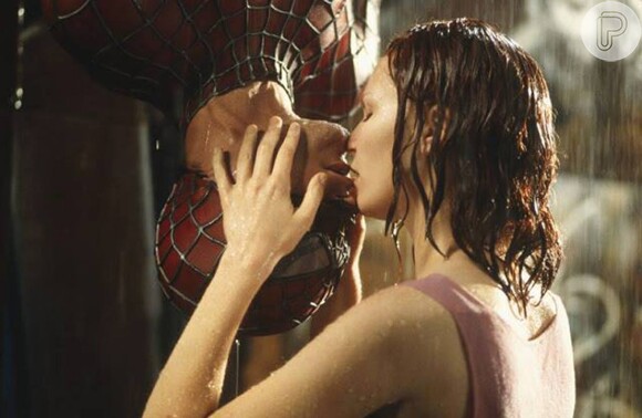 A icônica cena do beijo de cabeça para baixo em 'Homem-Aranha' (2003) levou Tobey Maguire e Kirsten Dunst a ganharem o MTV Movie Award de melhor beijo