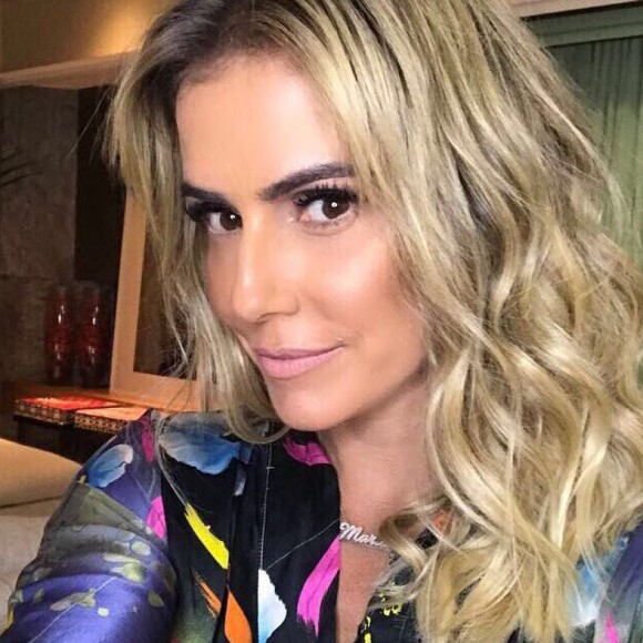 Deborah Secco disse que perdoou o namorado pela traição e parou de falar com Julia Faria