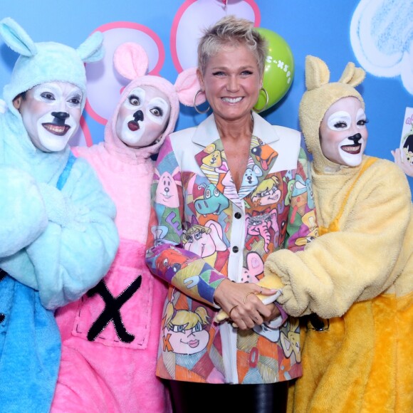 'No caso do Dancing, que termina muito tarde, recebi um pedido dos funcionários: diminuir o tempo em que permaneço no estúdio fotografando com o auditório', explicou Xuxa Meneghel