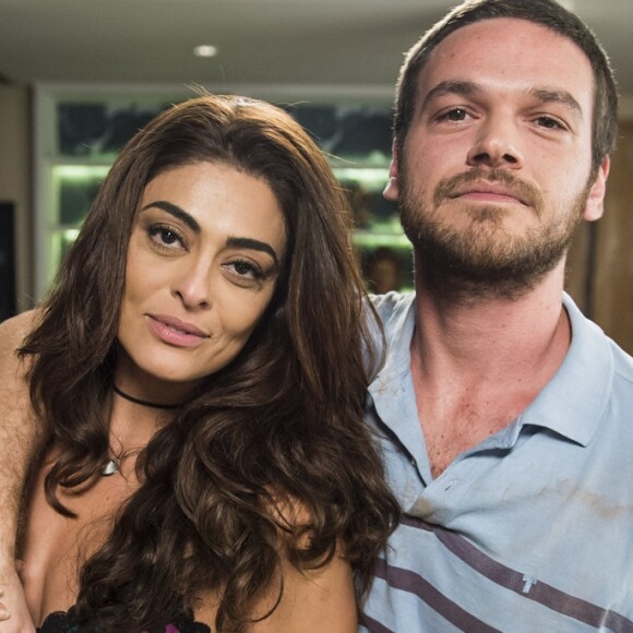 Bibi (Juliana Paes) e Rubinho (Emilio Dantas) se tornam o 'barão e a baronesa do pó', na novela 'A Força do Querer'