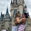 Larissa Manoela e Thomaz Costa estão aproveitando juntos as férias nos Estados Unidos. A atriz possui uma residência milionária em Orlando
