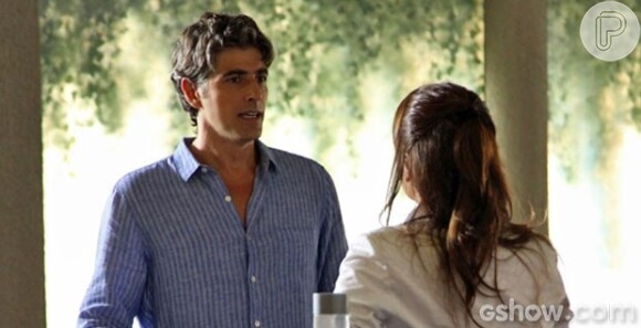 Clara, na verdade, lembrou da ameaça de Cadu (Reynaldo Gianecchini) que disse que se ela o trocasse por Marina, pediria a guarda de Ivan (Vitor Figueiredo) na justiça