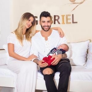 Gusttavo Lima e Andressa Suíta usam as redes sociais para celebram primeiro mês de Gabriel, em 29 de julho de 2017