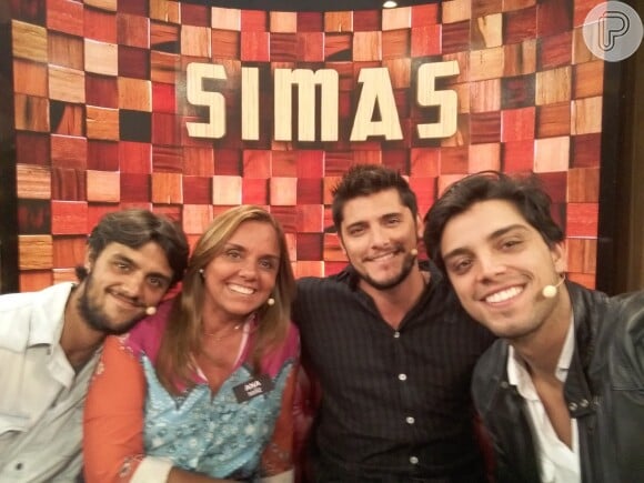 Bruno Gissoni, Rodrigo Simas e Felipe Simas são irmãos. O trio fez sucesso ao aparecer junto no programa 'Tamanho Família', da Globo