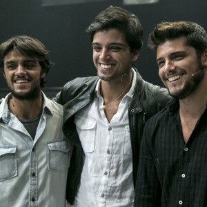 Felipe Simas, de 'Os Dias Eram Assim', é irmão de Rodrigo Simas e Bruno Gissoni