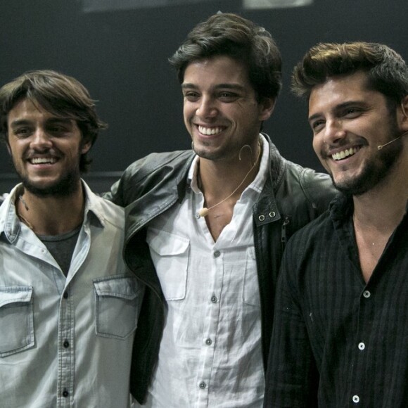 Felipe Simas, de 'Os Dias Eram Assim', é irmão de Rodrigo Simas e Bruno Gissoni