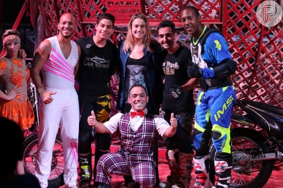 Fernanda Gentil curte Circo Las Vegas ao lado da namorada e dos filhos, no Rio