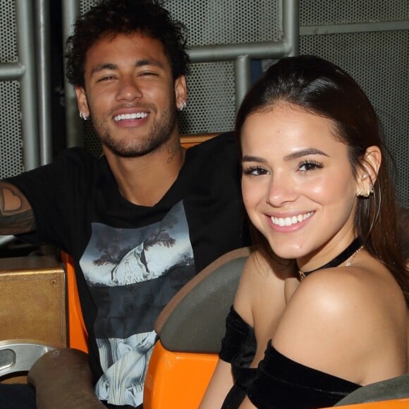 Bruna Marquezine nega boato sobre fim de namoro com Neymar: 'Não fui pedida em casamento'