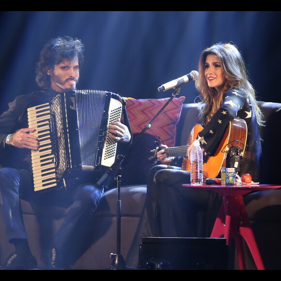 Paula Fernandes e Thiago Arancam assumiram o namoro em junho