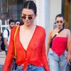 Assim como Kendall Jenner, Bella Hadid usou uma blusa da marca australiana Bec & Bridge para ir às ruas do bairro do Chelsea, em Nova York, neste domingo, 30 de julho de 2017