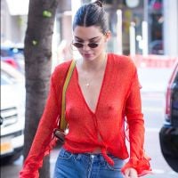 Kendall Jenner deixa seio à mostra ao usar look transparente em Nova York. Fotos