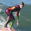 Isabella Santoni tem aulas de surfe desde abril deste ano