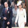 A Duquesa de Cambridge Kate Middleton combinou o look Alexander McQueen com clutch Anne Grand-Clément e scarpins Emmy London para cerimônia na Bélgica, neste domingo, 30 de julho de 2017