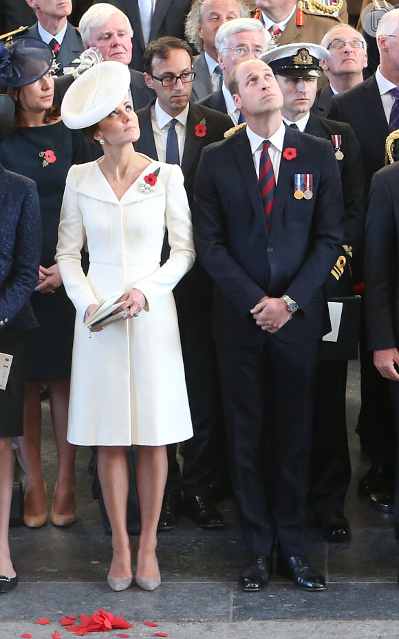 Foto: Vestido xadrez pied de poule foi aposta de Kate Middleton em viagem -  Purepeople