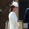 Ao apostar no casaco-vestido em três ocasiões diferentes, Kate Middleton prova, mais uma vez, que não vê problema em repetir peças de seu guarda-roupa