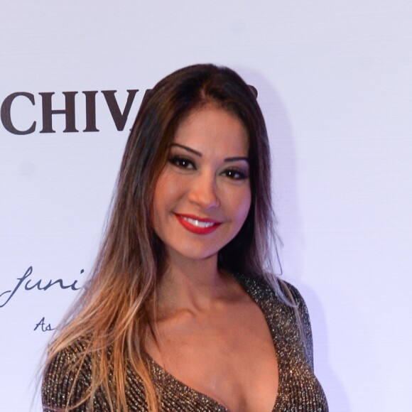 Mayra Cardi recebe críticas e assédio diariamente mas não se abala: 'Tenho muita dó quando vejo pessoas comentando algo ruim em fotos de artistas. Imagina o quão vazia não deve ser a vida de uma pessoa que perde seu tempo entrando nas redes sociais de quem provavelmente gostaria de ser e jogar ali toda sua frustração? Sinto vergonha alheia'