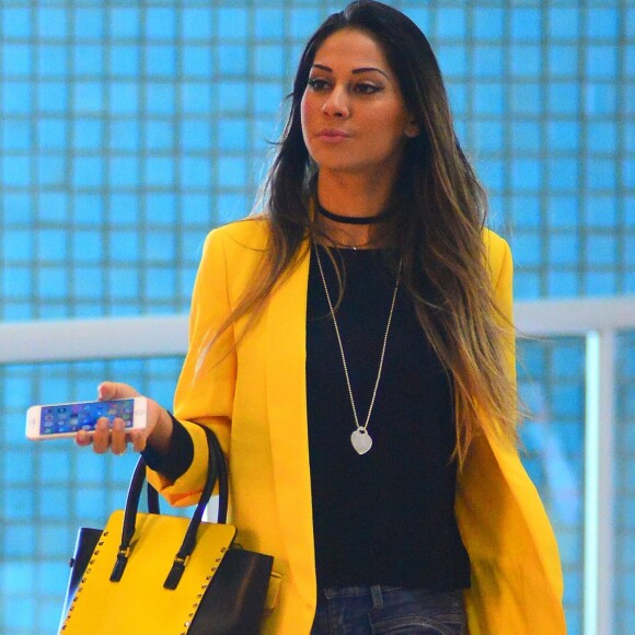 Mayra Cardi não lê comentários maldosos na web, pois conta com a ajuda de assessor que monitora suas redes: 'Caso tenha um comentário grosseiro, ele bloqueia e apaga. Eu nem fico sabendo'