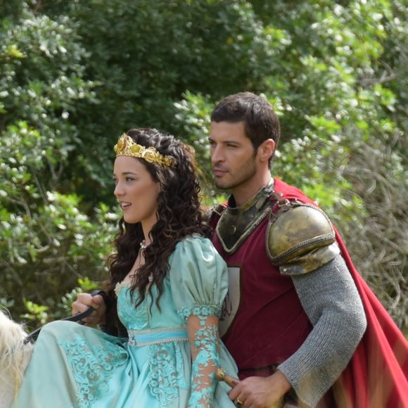 Lizabeta (Adriana Birolli) elogia Jacques (Leandro Lima), que diz não fazer mais que sua obrigação, no capítulo de terça-feira, 8 de agosto de 2017, da novela 'Belaventura'