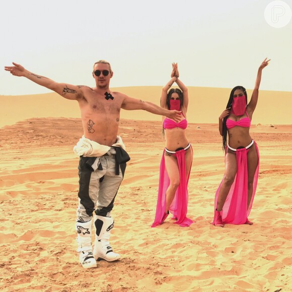 Diplo, integrante do Major Lazer, e suas bailarinas durante gravações de 'Sua Cara'