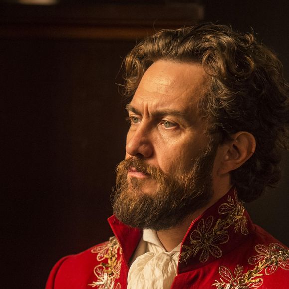 Thomas (Gabriel Braga Nunes) recebe voz de prisão, na novela 'Novo Mundo'