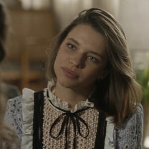 Cibele (Bruna Linzmeyer) conta para Joyce (Maria Fernanda Cândido) que Ivana (Carol Duarte) usa hormônio, na novela 'A Força do Querer'