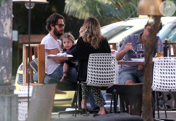 Gabriel Braga almoçou com a mulher e a filha em um restaurante em Ipanema, Zona Sul do Rio