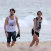 Carol Duarte e Gabriel Stauffer gravaram cenas de 'A Força do Querer' na praia