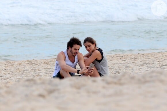 Em 'A Força do Querer', Carol Duarte e Gabriel Stauffer gravaram cenas de Ivana e Claudio na praia
