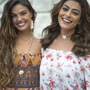 Ritinha (Isis Valverde) diz que vai visitar o tio GArcia (Othon Bastos), mas na verdade vai visitar Bibi (Juliana Paes), na novela 'A Força do Querer'