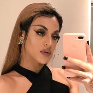 'Não posso ver uniformes, confesso. Garotos, no primeiro encontro, se puder venham vestidos de policial, bombeiro, professor... Aliás, amo professor', declarou Pabllo Vittar